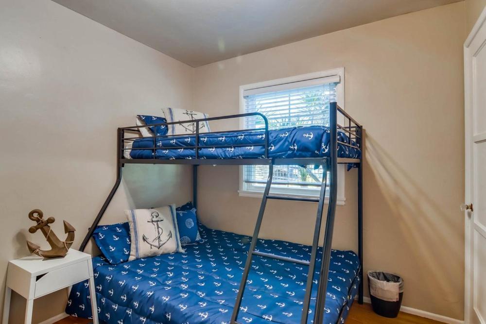 Crown J E W E L Holiday home